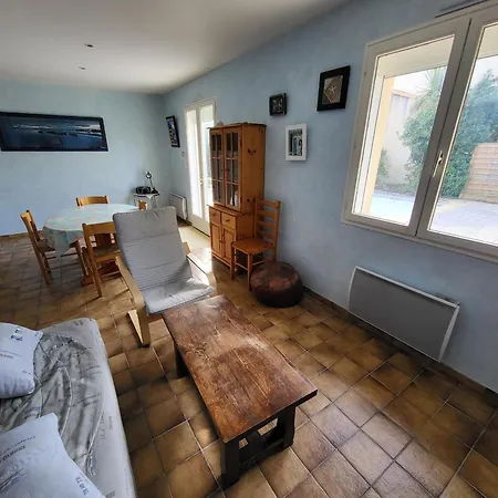 Agreable Maison 2 Avec Pisicine Et Stationnement Dans Un Quartier Calme - Fr-1-92-947 בית נופש