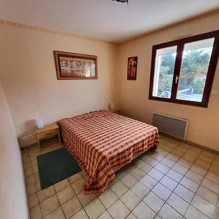 Agreable Maison 2 Avec Pisicine Et Stationnement Dans Un Quartier Calme - Fr-1-92-947 *