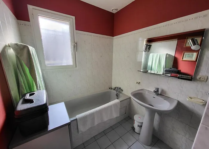 Agreable Maison 2 Avec Pisicine Et Stationnement Dans Un Quartier Calme - Fr-1-92-947 Prázdninový dům *