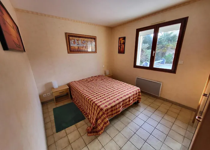 Agreable Maison 2 Avec Pisicine Et Stationnement Dans Un Quartier Calme - Fr-1-92-947 *